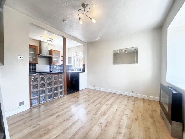 Terraced House for rent in West Drayton