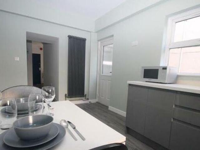 House for rent in Follaton, Strode