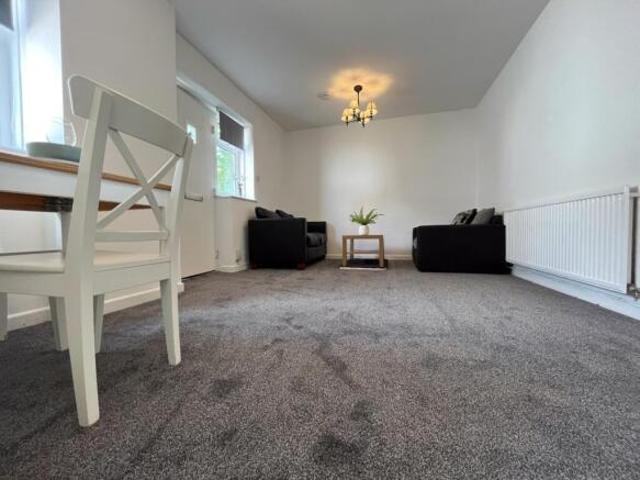 Cottage for rent in Plasnewydd, Falcon Lodge