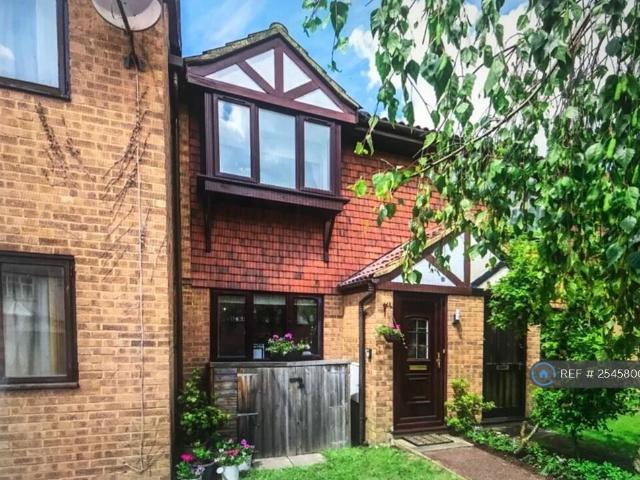 Terraced House for rent in Greater London
