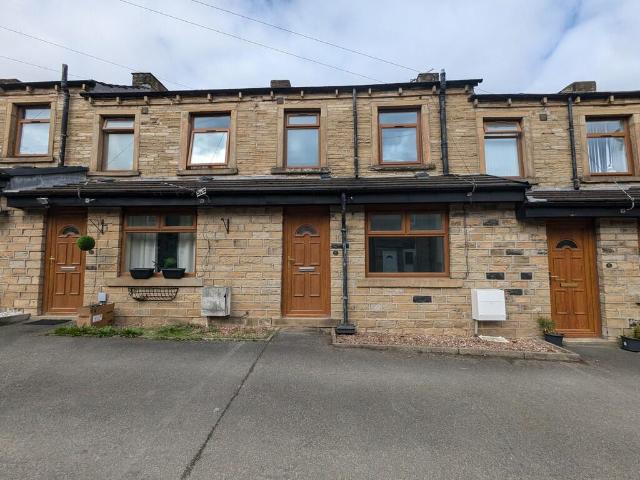 Terraced House for rent in Lindley