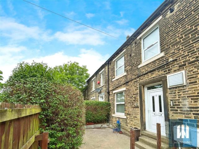 Terraced House for rent in Birkby