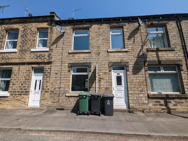 Terraced House for rent in Milnsbridge