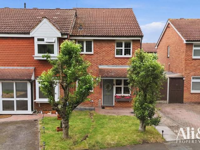 House for sale in Badgers Dene, Grays