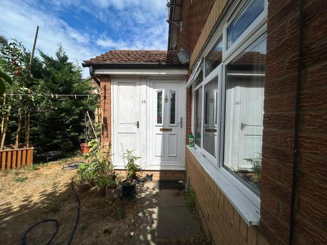 House for sale in Woodley