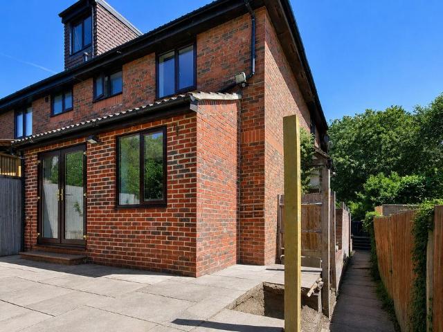 House for sale in North Bourne, Heol-las