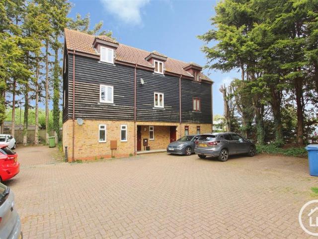 House for sale in Oad Street, Kent