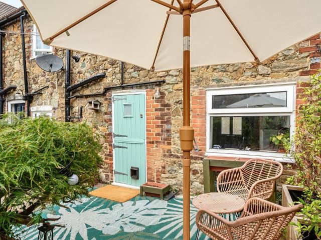 House for sale in The Butts, Kent