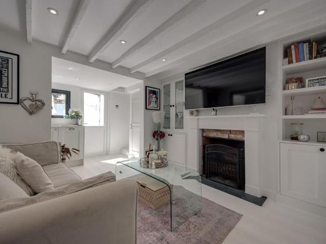 House for sale in Watford Rural, Batchworth