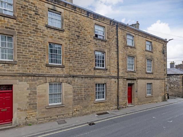 House for sale in Froggatt, East Midlands