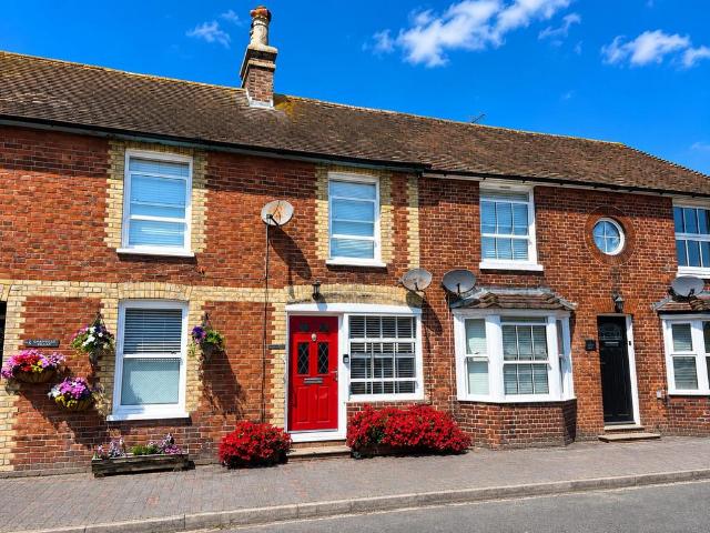 House for sale in Brabourne Lees, Bridgefield