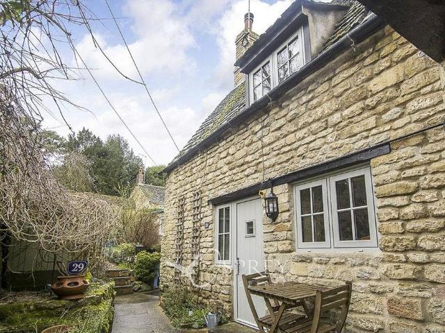 House for sale in Oundle