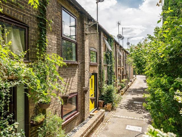 House for sale in Kings Hill, Colliers End