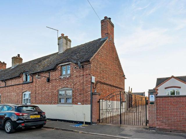 House for sale in Barton In Fabis, East Midlands
