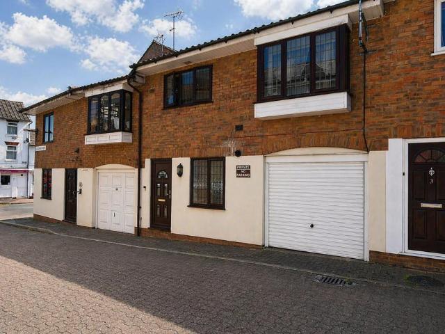 House for sale in Leighton-Linslade, Leighton Buzzard
