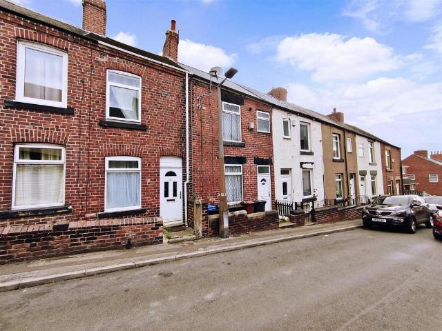 House for sale in Mapplewell, South Yorkshire