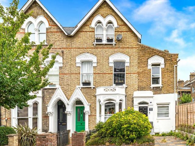 House for sale in Stroud Green, Greater London