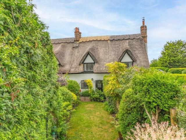 House for sale in Aston Clinton, Buckinghamshire