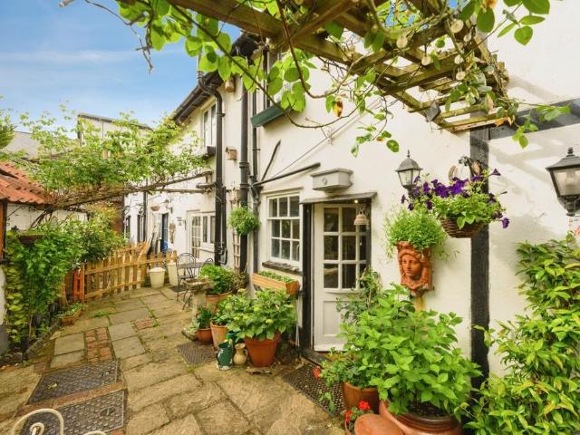 House for sale in Pachesham Park, Surrey