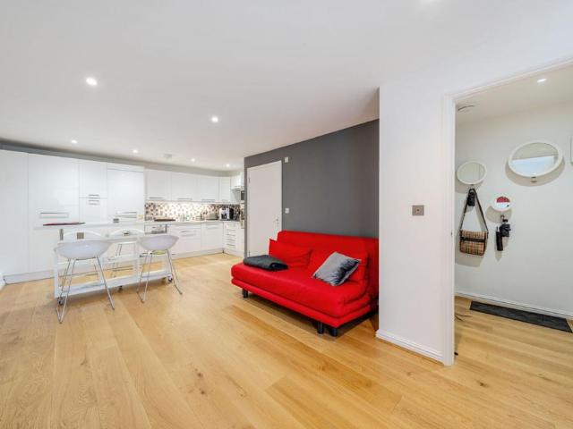 House for sale in Old Kent Road, Cat Hill