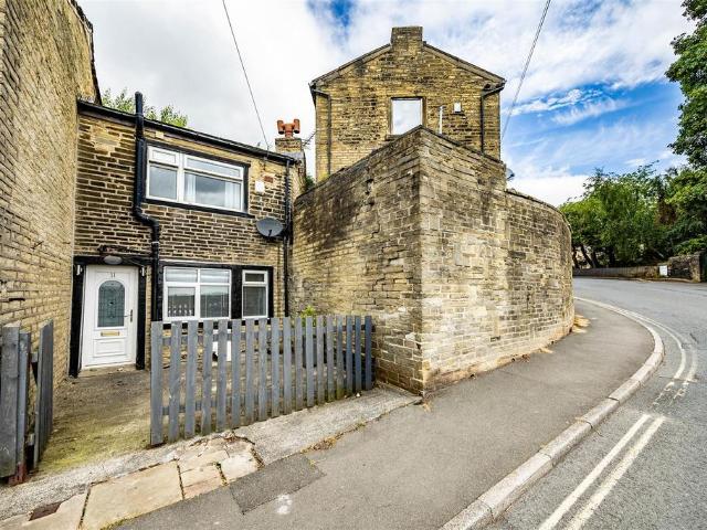 House for sale in Claremount, Northowram