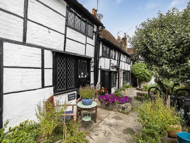 House for sale in Henley-on-Thames, Berrick Salome