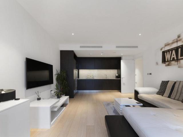 House for sale in Blackwall, Greater London