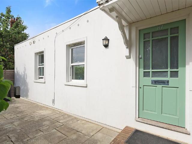 House for sale in Oxted, Hillview