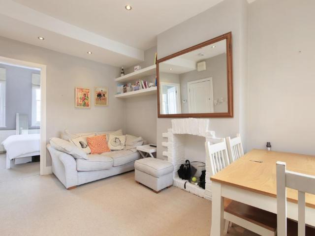 House for sale in Battersea, Greater London