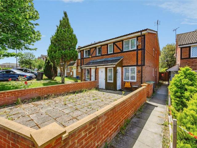 House for sale in Lewsey Farm, Luton