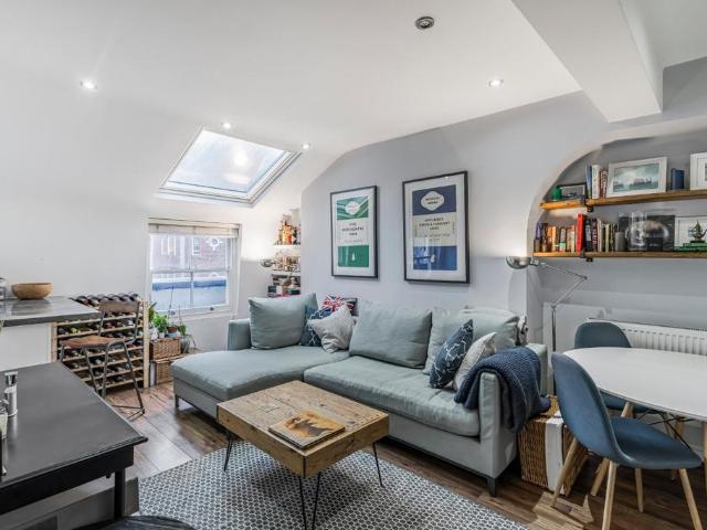 House for sale in Bayswater, Greater London