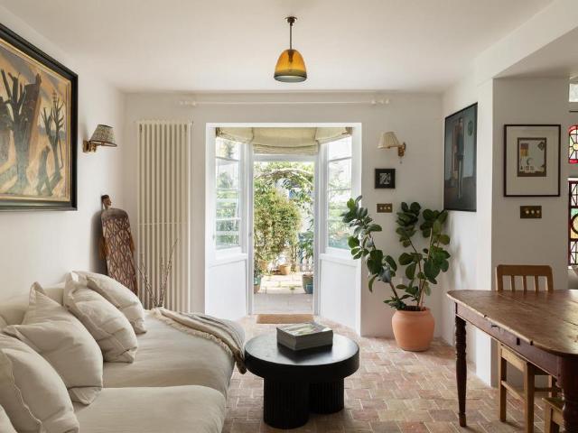 House for sale in Bellenden, Greater London