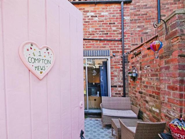 House for sale in High Field, York