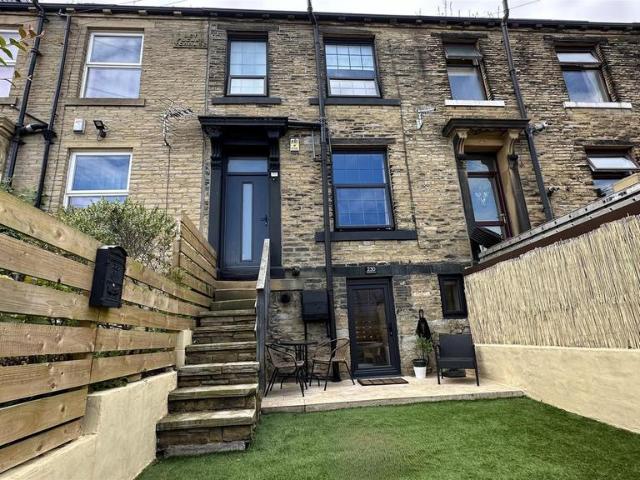 House for sale in Greengates, West Yorkshire
