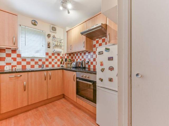 Flat for sale in London Borough of Merton, Mitcham