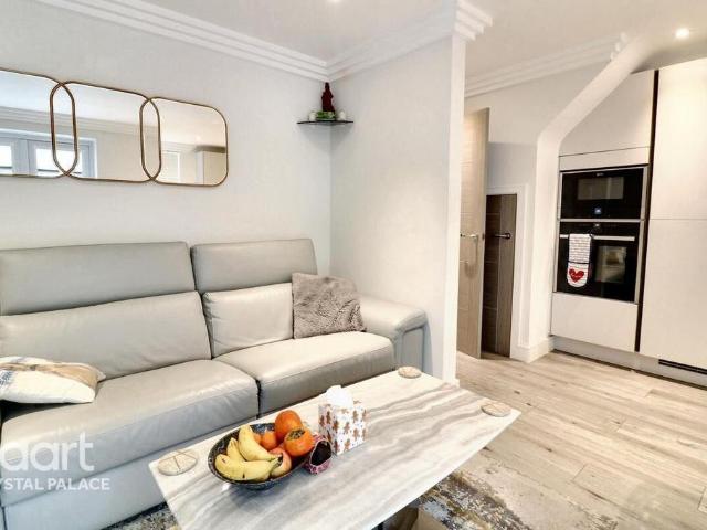 House for sale in London Borough of Croydon, South Norwood