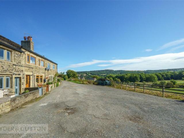 House for sale in Holme Valley, Thongsbridge