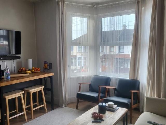 House for sale in Seven Kings, Greater London