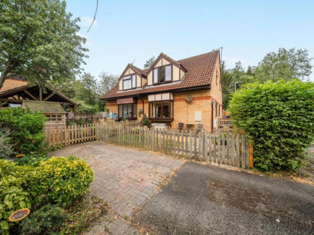 Cottage for sale in Grange Park, Swindon