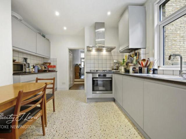 Cottage for sale in Cat Hill