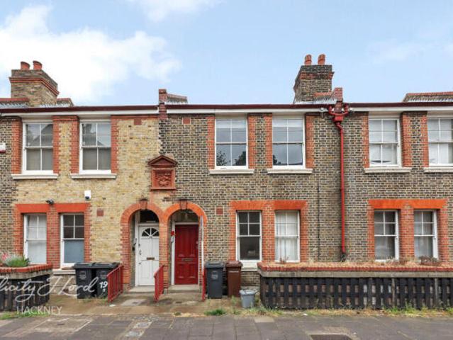 Cottage for sale in Cat Hill