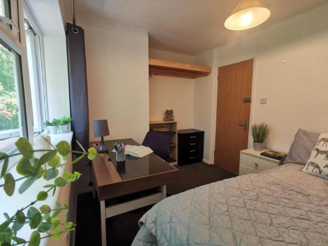 House for rent in Hales Place, The Bridge