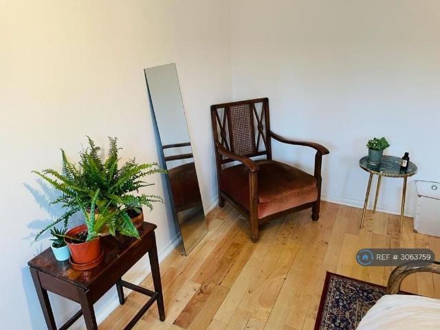 House for rent in London Borough of Barnet, Greater London