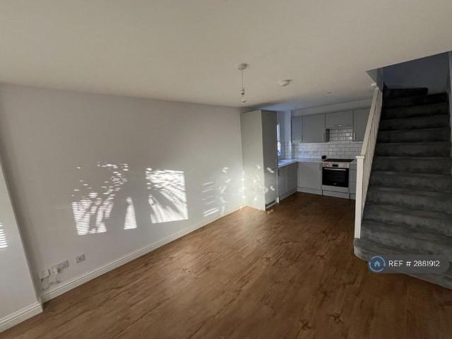 House for rent in Row Town, Surrey