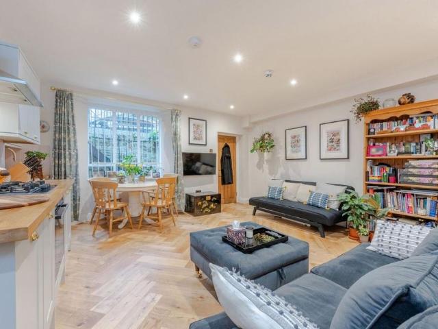 House for rent in Somers Town, Greater London