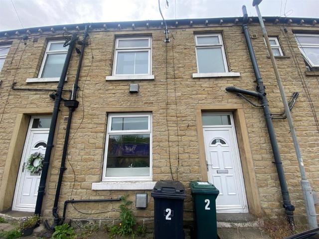 House for rent in Hillhouse, Almondbury