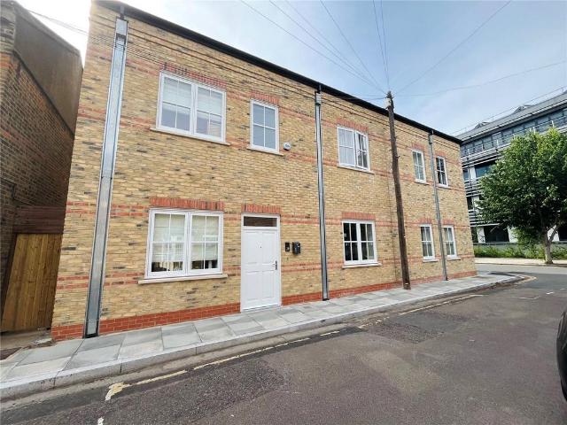 House for rent in London Borough of Ealing, Greater London