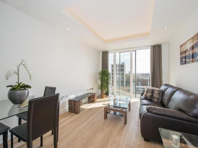 House for rent in St. George in the East, Greater London