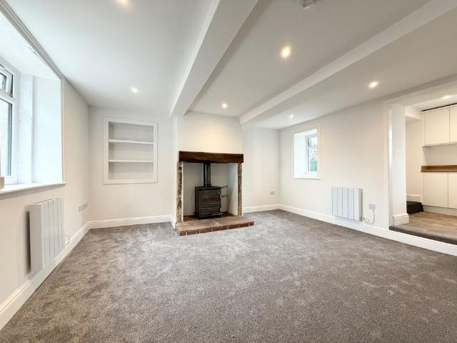 House for rent in Birds Edge, West Yorkshire