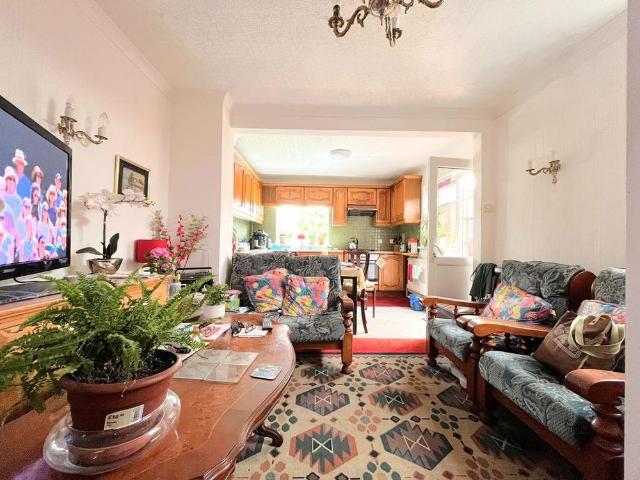 Room for rent in Southend City Centre Neighbourhood, Alton Barnes